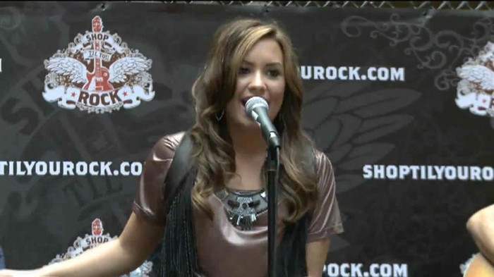 Demi Lovato  Live at Glendale Galleria  in LA for Cambio in HD 02759