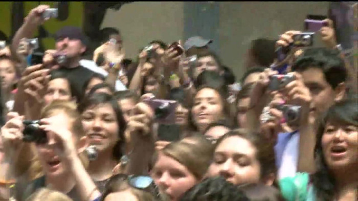 Demi Lovato  Live at Glendale Galleria  in LA for Cambio in HD 02314