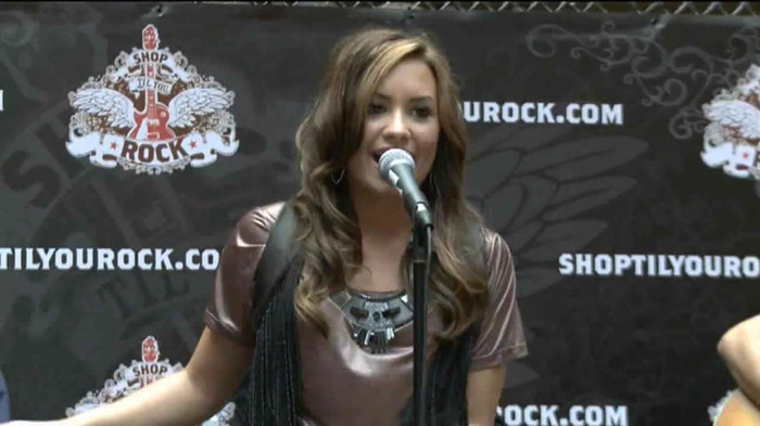 Demi Lovato  Live at Glendale Galleria  in LA for Cambio in HD 02760