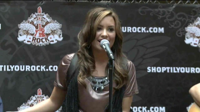 Demi Lovato  Live at Glendale Galleria  in LA for Cambio in HD 02761