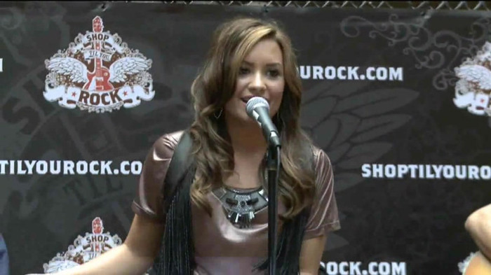 Demi Lovato  Live at Glendale Galleria  in LA for Cambio in HD 02762