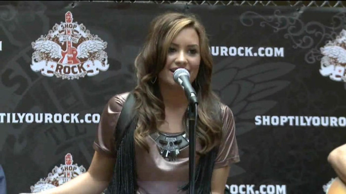 Demi Lovato  Live at Glendale Galleria  in LA for Cambio in HD 02763
