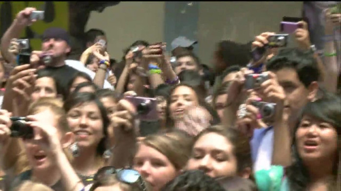 Demi Lovato  Live at Glendale Galleria  in LA for Cambio in HD 02318