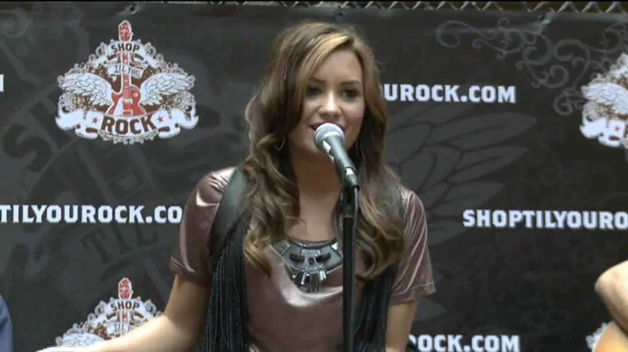 Demi Lovato  Live at Glendale Galleria  in LA for Cambio in HD 02764