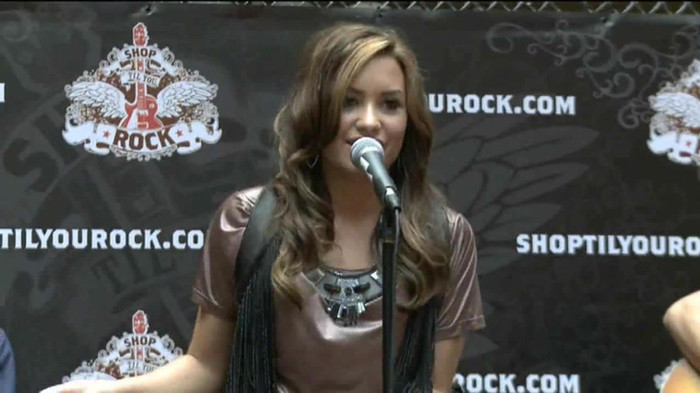 Demi Lovato  Live at Glendale Galleria  in LA for Cambio in HD 02765