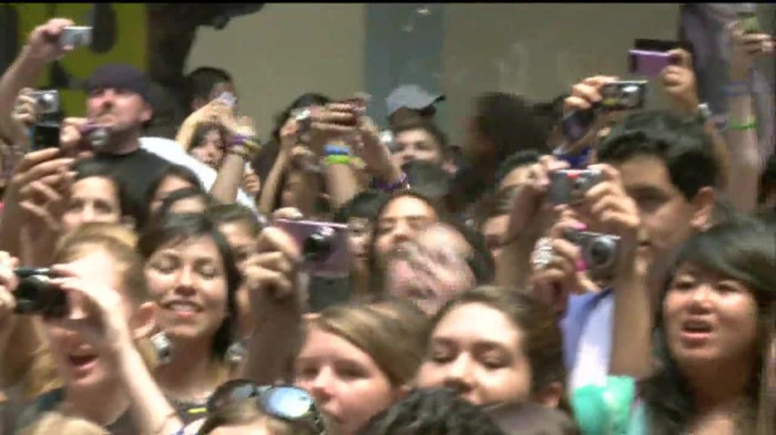 Demi Lovato  Live at Glendale Galleria  in LA for Cambio in HD 02320