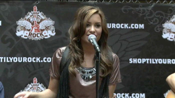 Demi Lovato  Live at Glendale Galleria  in LA for Cambio in HD 02766