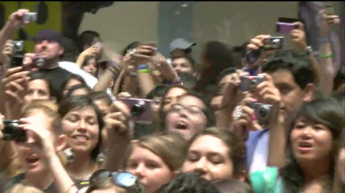 Demi Lovato  Live at Glendale Galleria  in LA for Cambio in HD 02321