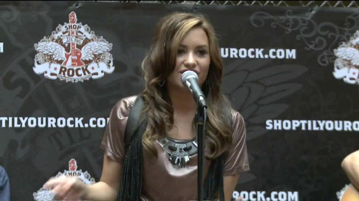 Demi Lovato  Live at Glendale Galleria  in LA for Cambio in HD 02768