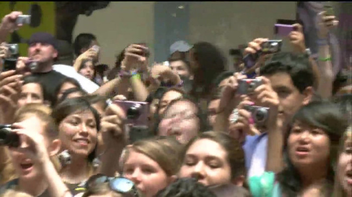 Demi Lovato  Live at Glendale Galleria  in LA for Cambio in HD 02323
