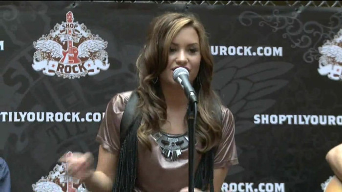 Demi Lovato  Live at Glendale Galleria  in LA for Cambio in HD 02769