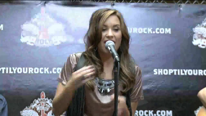 Demi Lovato  Live at Glendale Galleria  in LA for Cambio in HD 02772