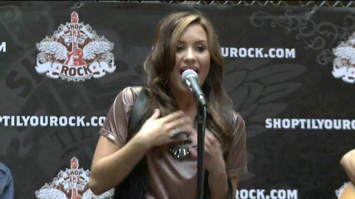 Demi Lovato  Live at Glendale Galleria  in LA for Cambio in HD 02775