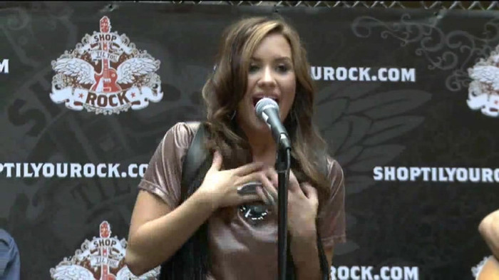 Demi Lovato  Live at Glendale Galleria  in LA for Cambio in HD 02776