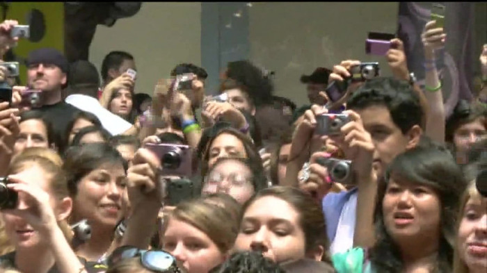 Demi Lovato  Live at Glendale Galleria  in LA for Cambio in HD 02331