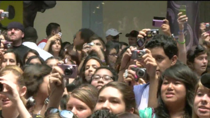 Demi Lovato  Live at Glendale Galleria  in LA for Cambio in HD 02341