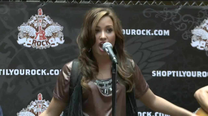 Demi Lovato  Live at Glendale Galleria  in LA for Cambio in HD 02344