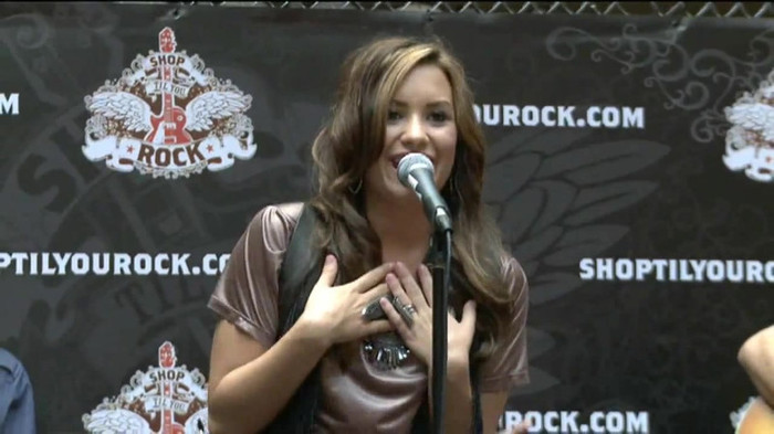 Demi Lovato  Live at Glendale Galleria  in LA for Cambio in HD 02791