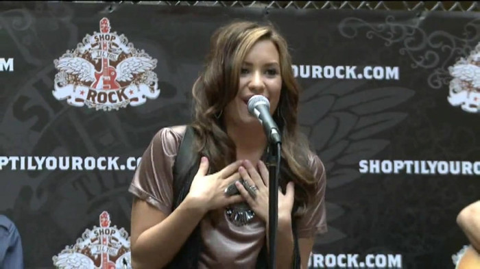 Demi Lovato  Live at Glendale Galleria  in LA for Cambio in HD 02794