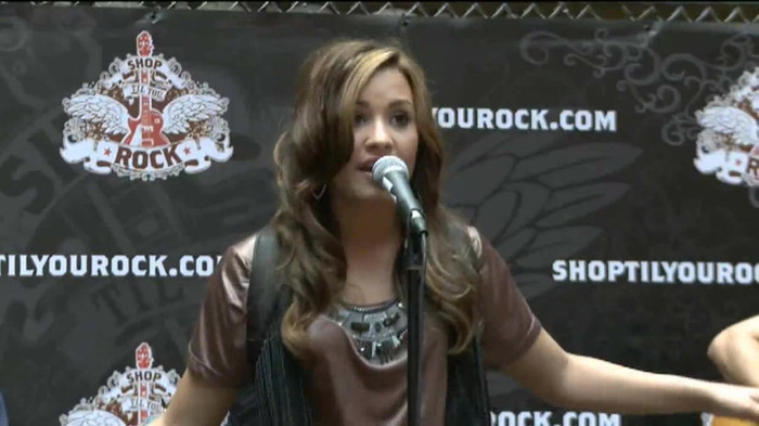 Demi Lovato  Live at Glendale Galleria  in LA for Cambio in HD 02349