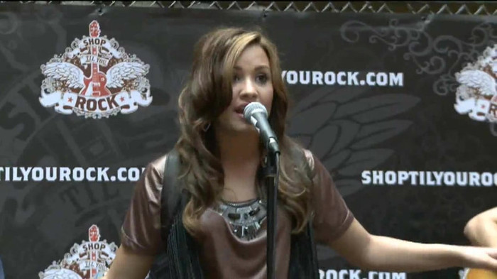 Demi Lovato  Live at Glendale Galleria  in LA for Cambio in HD 02350