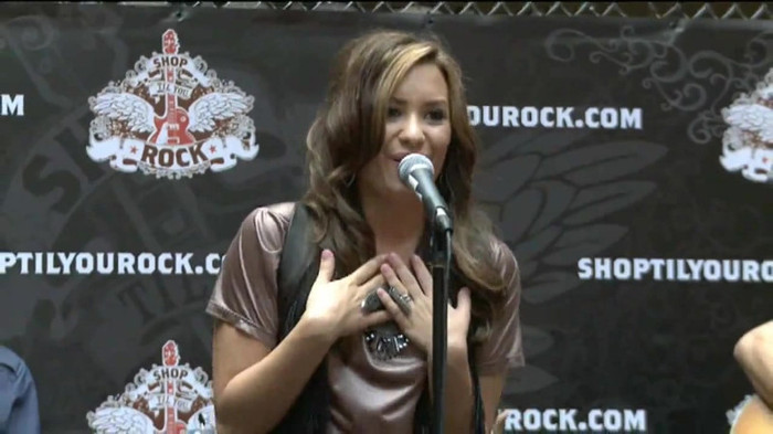 Demi Lovato  Live at Glendale Galleria  in LA for Cambio in HD 02796