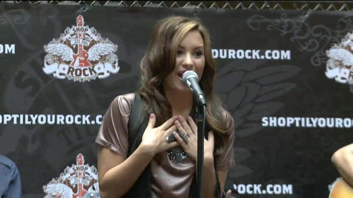 Demi Lovato  Live at Glendale Galleria  in LA for Cambio in HD 02803