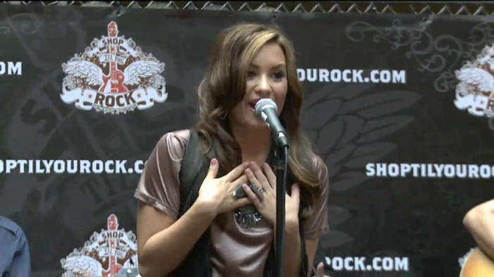 Demi Lovato  Live at Glendale Galleria  in LA for Cambio in HD 02804