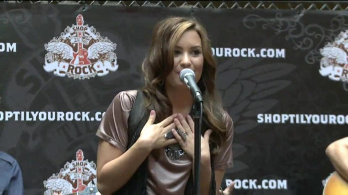 Demi Lovato  Live at Glendale Galleria  in LA for Cambio in HD 02809