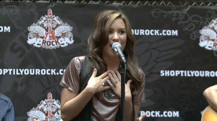 Demi Lovato  Live at Glendale Galleria  in LA for Cambio in HD 02811