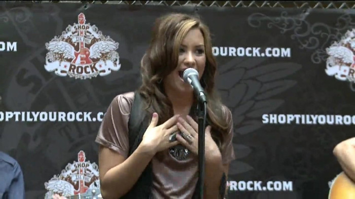 Demi Lovato  Live at Glendale Galleria  in LA for Cambio in HD 02815