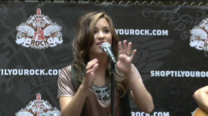 Demi Lovato  Live at Glendale Galleria  in LA for Cambio in HD 02370