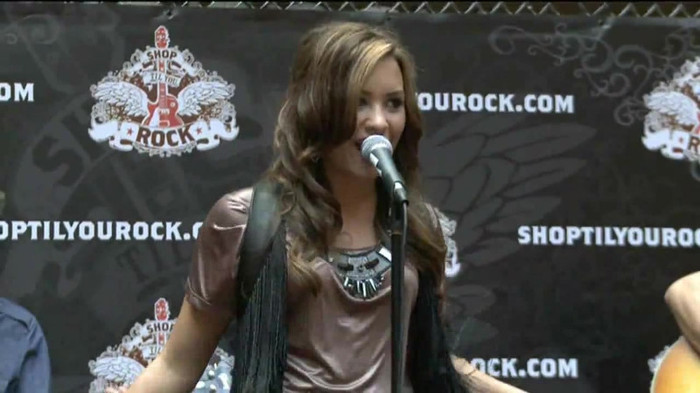 Demi Lovato  Live at Glendale Galleria  in LA for Cambio in HD 02826