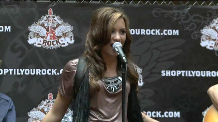 Demi Lovato  Live at Glendale Galleria  in LA for Cambio in HD 02828