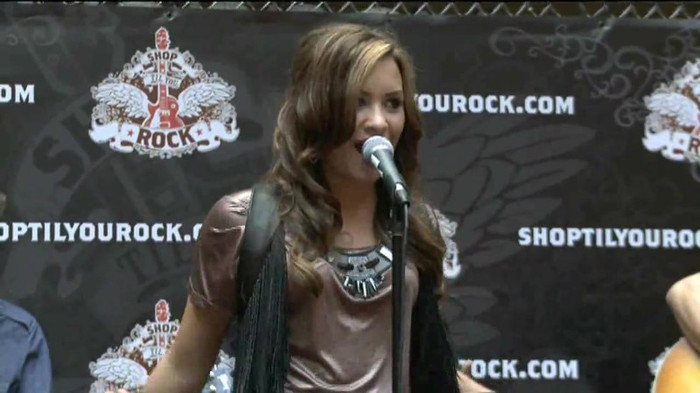 Demi Lovato  Live at Glendale Galleria  in LA for Cambio in HD 02829