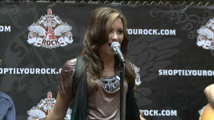 Demi Lovato  Live at Glendale Galleria  in LA for Cambio in HD 02830