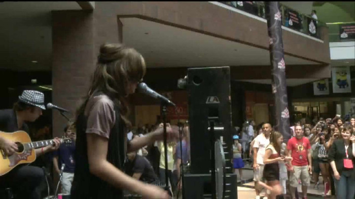 Demi Lovato  Live at Glendale Galleria  in LA for Cambio in HD 02845