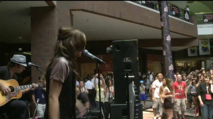 Demi Lovato  Live at Glendale Galleria  in LA for Cambio in HD 02856