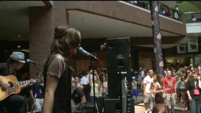 Demi Lovato  Live at Glendale Galleria  in LA for Cambio in HD 02857