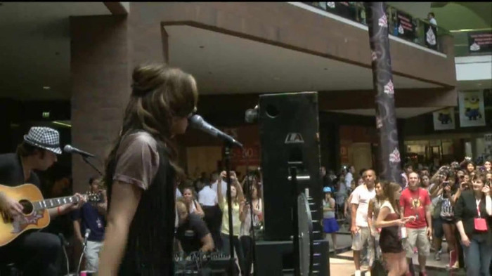 Demi Lovato  Live at Glendale Galleria  in LA for Cambio in HD 02858