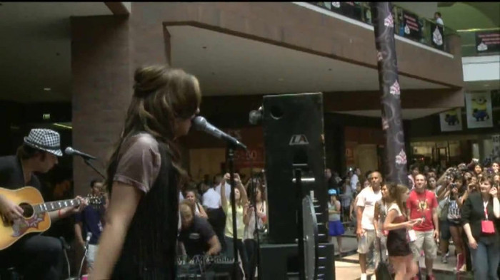 Demi Lovato  Live at Glendale Galleria  in LA for Cambio in HD 02860
