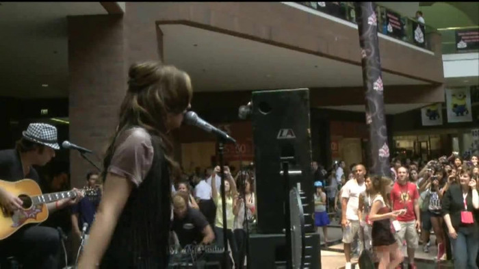 Demi Lovato  Live at Glendale Galleria  in LA for Cambio in HD 02861