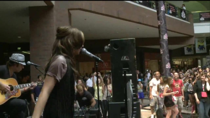 Demi Lovato  Live at Glendale Galleria  in LA for Cambio in HD 02864