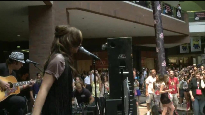 Demi Lovato  Live at Glendale Galleria  in LA for Cambio in HD 02865