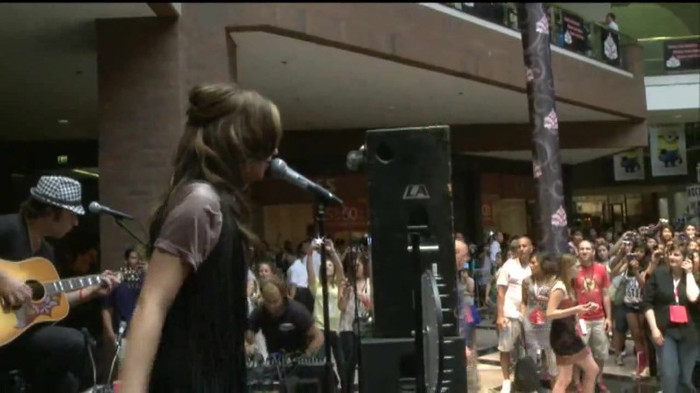 Demi Lovato  Live at Glendale Galleria  in LA for Cambio in HD 02866