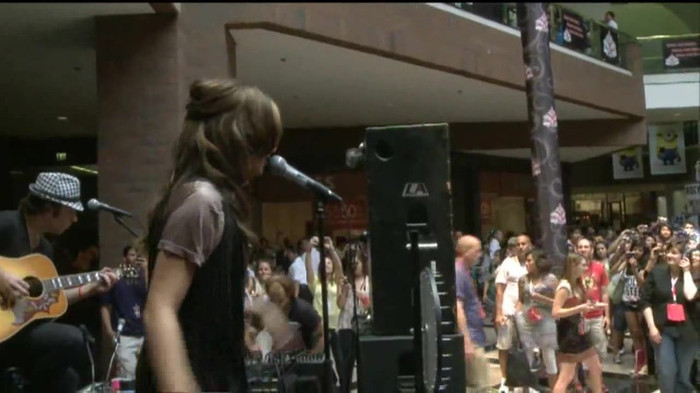 Demi Lovato  Live at Glendale Galleria  in LA for Cambio in HD 02870