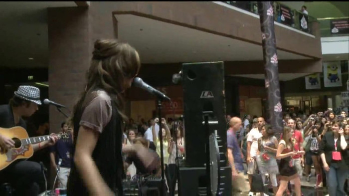 Demi Lovato  Live at Glendale Galleria  in LA for Cambio in HD 02871