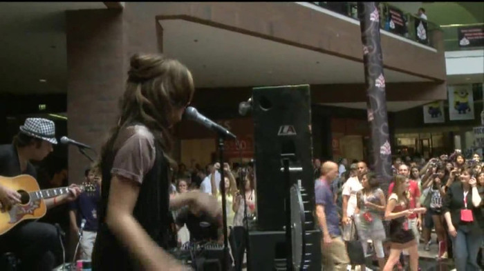 Demi Lovato  Live at Glendale Galleria  in LA for Cambio in HD 02872