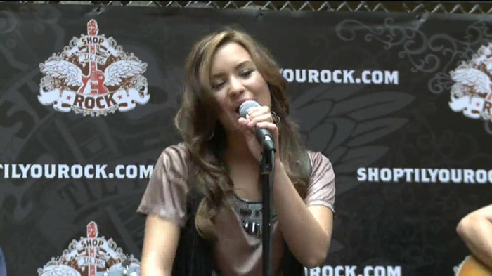 Demi Lovato  Live at Glendale Galleria  in LA for Cambio in HD 02436
