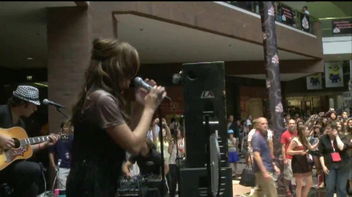 Demi Lovato  Live at Glendale Galleria  in LA for Cambio in HD 02886